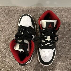 Air Jordan’s red/white/black